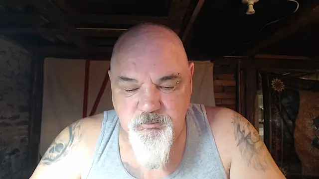 Newfiesausage1972 online show from April 2026 11:24:01 PM