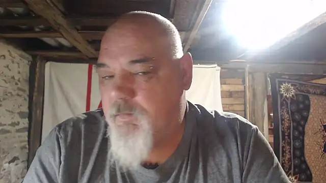 Newfiesausage1972 online show from April 2026 08:41:02 AM