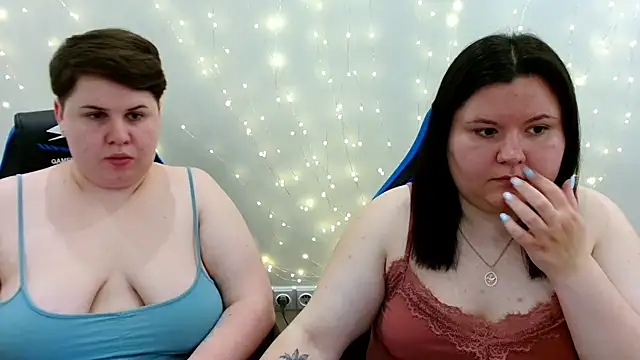 Snapshot of BeckyAndHellen chatting on June 2026 10:24:02 AM BeckyAndHellen online show from June 2026 10:24:02 AM