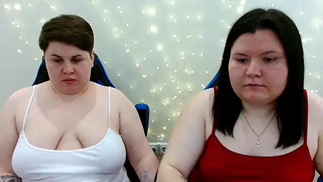 Snapshot of BeckyAndHellen chatting on June 2026 10:36:02 AM BeckyAndHellen online show from June 2026 10:36:02 AM