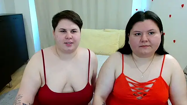 Snapshot of BeckyAndHellen chatting on June 2026 11:02:02 AM BeckyAndHellen online show from June 2026 11:02:02 AM