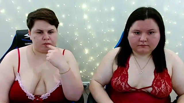 Snapshot of BeckyAndHellen chatting on June 2026 10:17:02 AM BeckyAndHellen online show from June 2026 10:17:02 AM