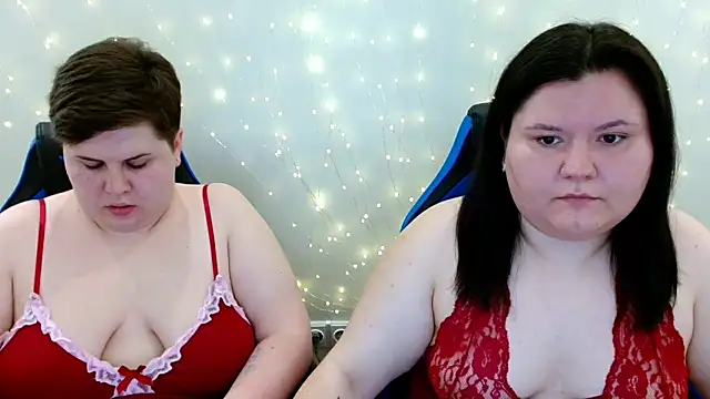 Snapshot of BeckyAndHellen chatting on June 2026 11:03:02 AM BeckyAndHellen online show from June 2026 11:03:02 AM