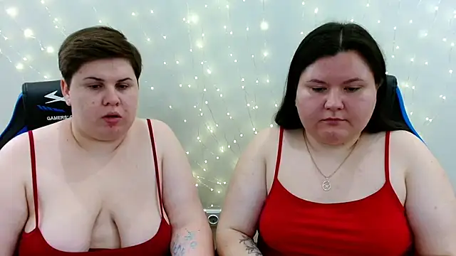Snapshot of BeckyAndHellen chatting on July 2026 07:45:02 AM BeckyAndHellen online show from July 2026 07:45:02 AM