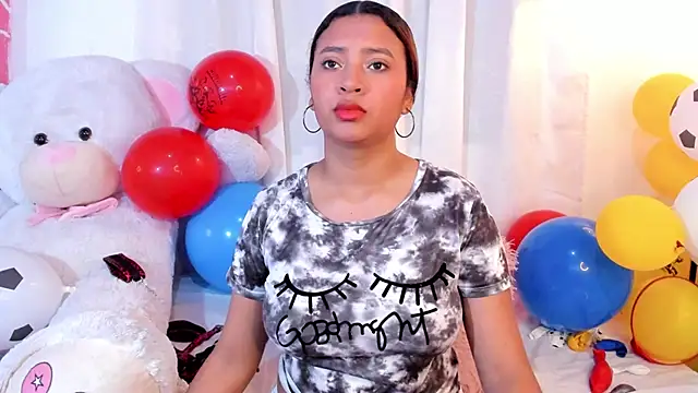 Snapshot of JessyZoe chatting on June 2026 11:13:01 PM JessyZoe online show from June 2026 11:13:01 PM