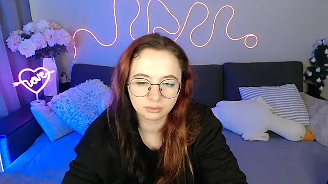 Mini Diva online show from April 2026 08:17:01 AM