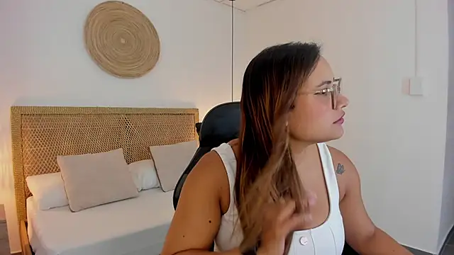 zoe danae  online show from July 2026 12:40:01 PM