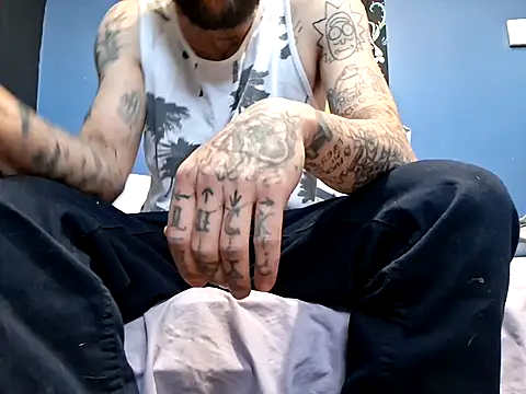 hungandtatted666 online show from April 2026 10:26:01 AM