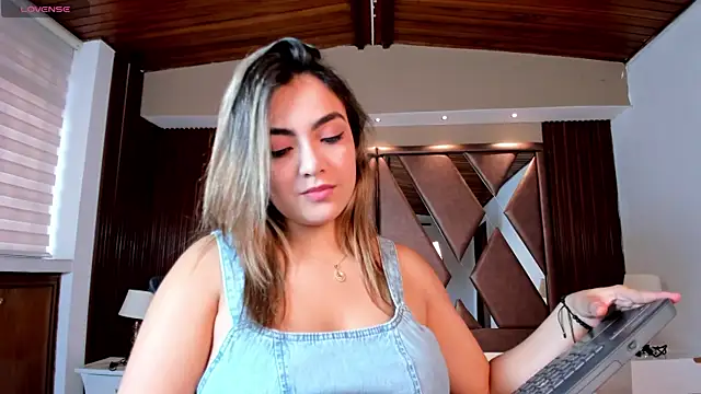 IsabellaaJoness online show from April 2026 11:27:01 AM