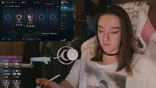 MoonlishSiren online show from April 2026 09:21:02 PM