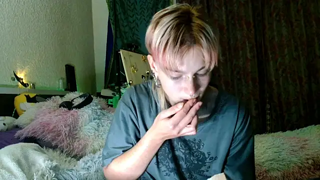 Sophie Bell online show from May 2026 07:43:01 PM