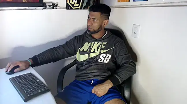 Enriblack92 online show from December 2024 08:28:01 PM