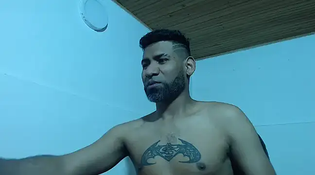 Enriblack92 online show from December 2024 10:28:02 PM