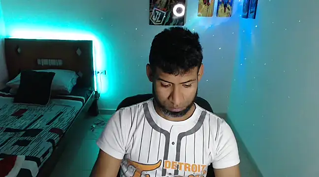 Enriblack92 online show from December 2024 08:11:01 PM