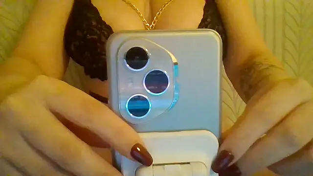 Twerkqueenn online show from November 2025 11:48:02 PM