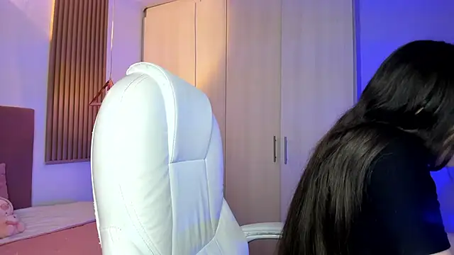 mia nevaeh online show from December 2025 08:25:02 PM