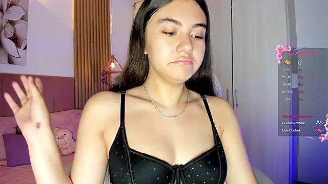 mia nevaeh online show from April 2026 10:12:02 PM