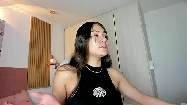 mia nevaeh online show from May 2026 03:29:01 PM
