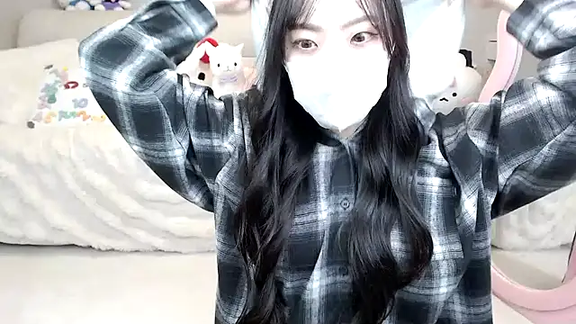 momo room online show from October 2025 02:02:02 PM