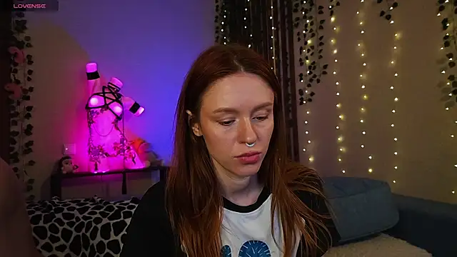  SweetFox  online show from November 2025 01:00:01 AM