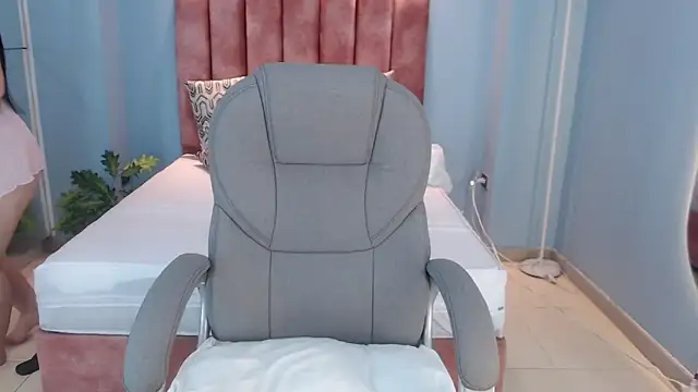 Snapshot of Violetta_rainbow chatting on November 2025 03:53:02 AM Violetta rainbow online show from November 2025 03:53:02 AM