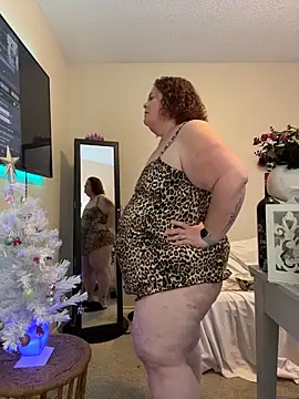 Snapshot of MsStrawbooty chatting on December 2025 04:57:02 PM MsStrawbooty online show from December 2025 04:57:02 PM