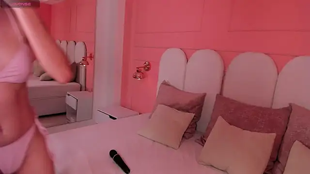 emilly williams  online show from December 2024 08:29:01 PM