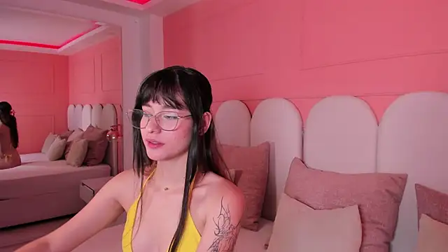 emilly williams  online show from December 2024 05:10:02 PM