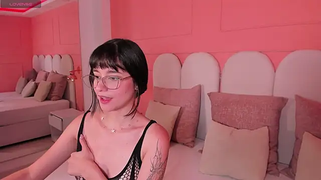 emilly williams  online show from December 2024 08:13:01 PM