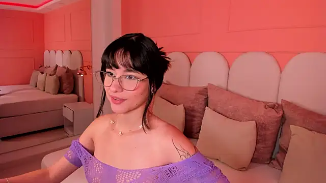 emilly williams  online show from February 2025 05:10:02 PM