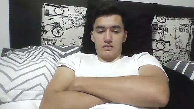 Snapshot of Estebitan_vm chatting on May 2026 04:17:02 AM Estebitan vm online show from May 2026 04:17:02 AM
