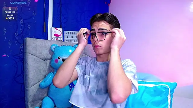 OwenBluee online show from January 2025 06:34:01 AM