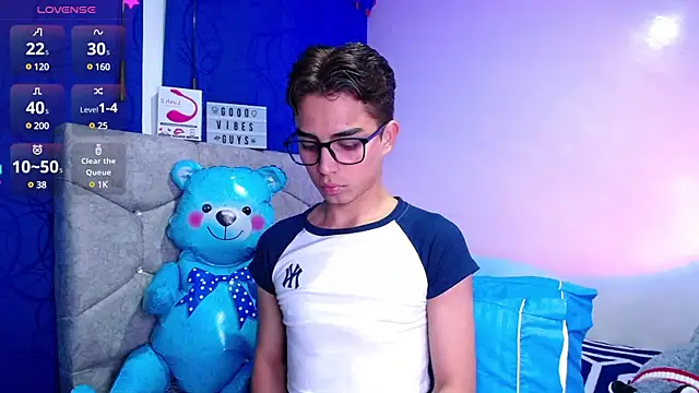 OwenBluee online show from January 2025 06:16:01 AM