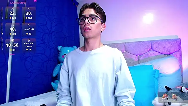 OwenBluee online show from February 2025 03:41:01 AM