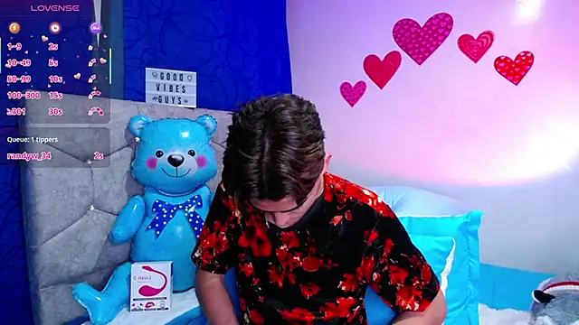 OwenBluee online show from February 2025 09:34:02 AM