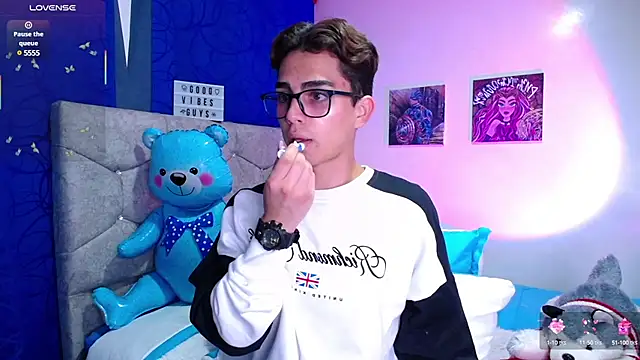 OwenBluee online show from March 2025 08:38:02 PM