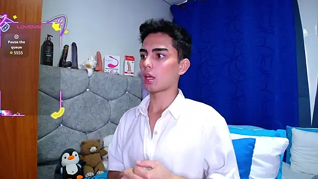 OwenBluee online show from September 2025 07:30:02 PM