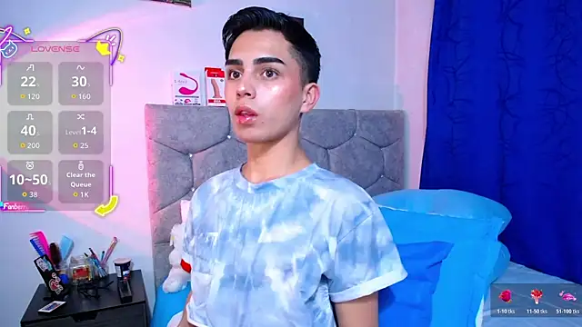 OwenBluee online show from November 2025 06:24:02 AM