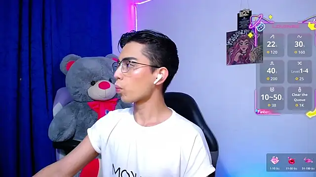 OwenBluee online show from June 2026 08:55:02 AM