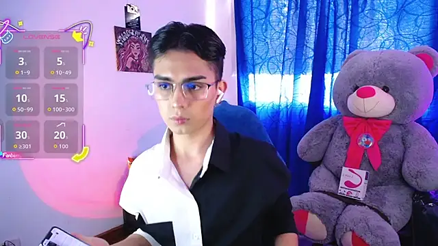 OwenBluee online show from July 2026 04:32:02 PM