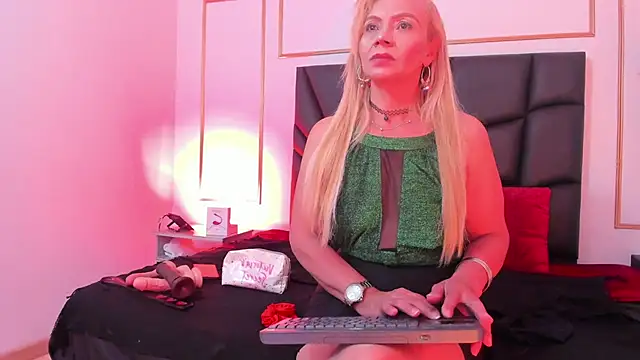 AnastasiaTaylor  online show from April 2026 08:04:01 PM