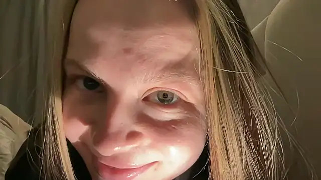 wrenlie online show from March 2026 07:39:01 PM