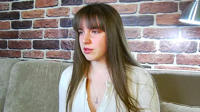 Sofia Hugs online show from October 2025 06:43:01 PM