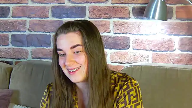 Snapshot of Sofia_Hugs chatting on May 2026 06:17:02 PM Sofia Hugs online show from May 2026 06:17:02 PM
