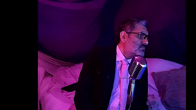 Snapshot of BushBator chatting on March 2026 07:03:02 AM BushBator online show from March 2026 07:03:02 AM