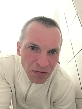 AttractiveSilk5 online show from April 2026 09:39:01 PM