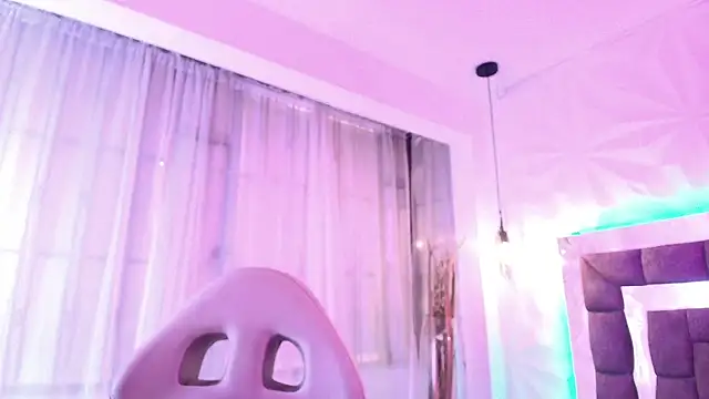 Snapshot of Queen_perla_ chatting on June 2026 12:14:01 PM Queen perla online show from June 2026 12:14:01 PM