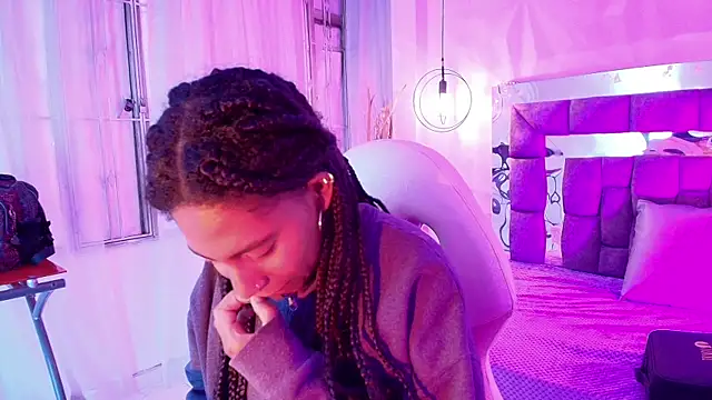 Snapshot of Queen_perla_ chatting on June 2026 12:55:02 PM Queen perla online show from June 2026 12:55:02 PM