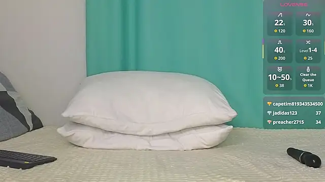 Molliblum online show from April 2026 06:10:01 PM