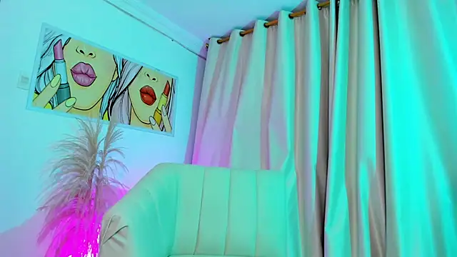 SkiinnyAna online show from April 2026 07:37:02 PM